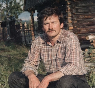 У родного дома